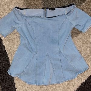 THALIA SODI Off the shoulder light denim top - Size M (medium)